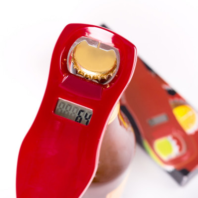 Sprechender und zählender Flaschenöffner