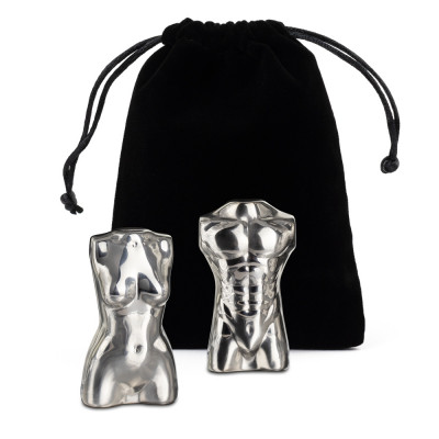 Edelstahl-Eiswürfel - Frau und Mann